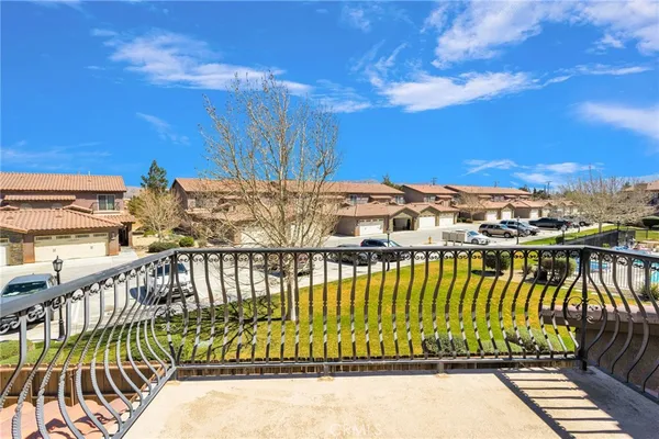$339,999 | 14119 Jicarilla Road, Unit 204, Apple Valley, CA 92307