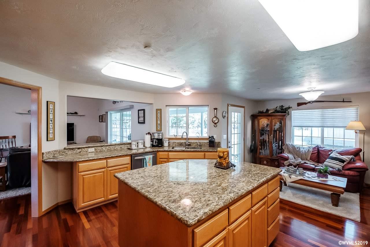 2595 Northwest Gibson Hill Road Albany, OR 97321 - Photo 17 of 41
