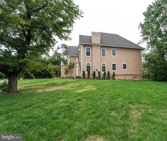 1204 Allendale Road McLean, VA 22101 - Photo 62 of 62 a view of a backyard with garden