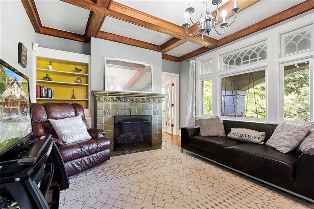 2 Bevington Road Pittsburgh, PA 15221 - Photo 4 of 25 Gorgeous living room!