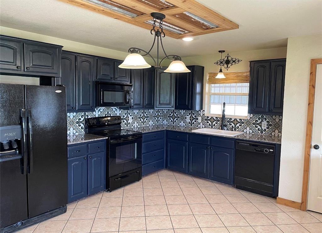 826 Gilliland Road Springtown, TX 76082 - Photo 10 of 27