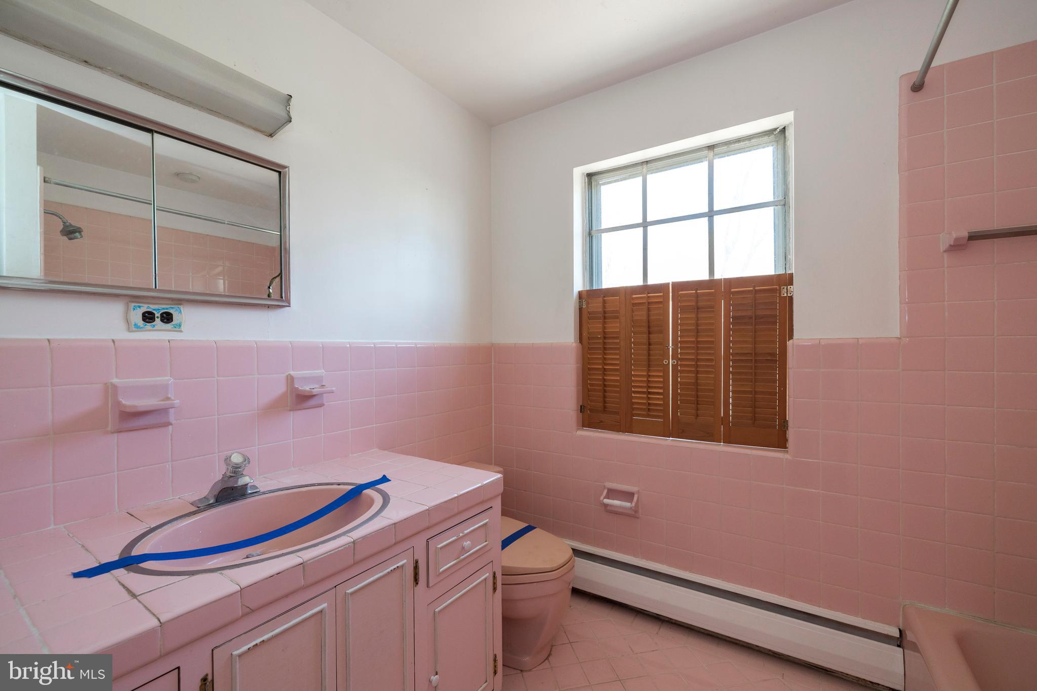 108 Township Line Road Exton, PA 19341 - Photo 33 of 60 2nd Floor Full Bathroom