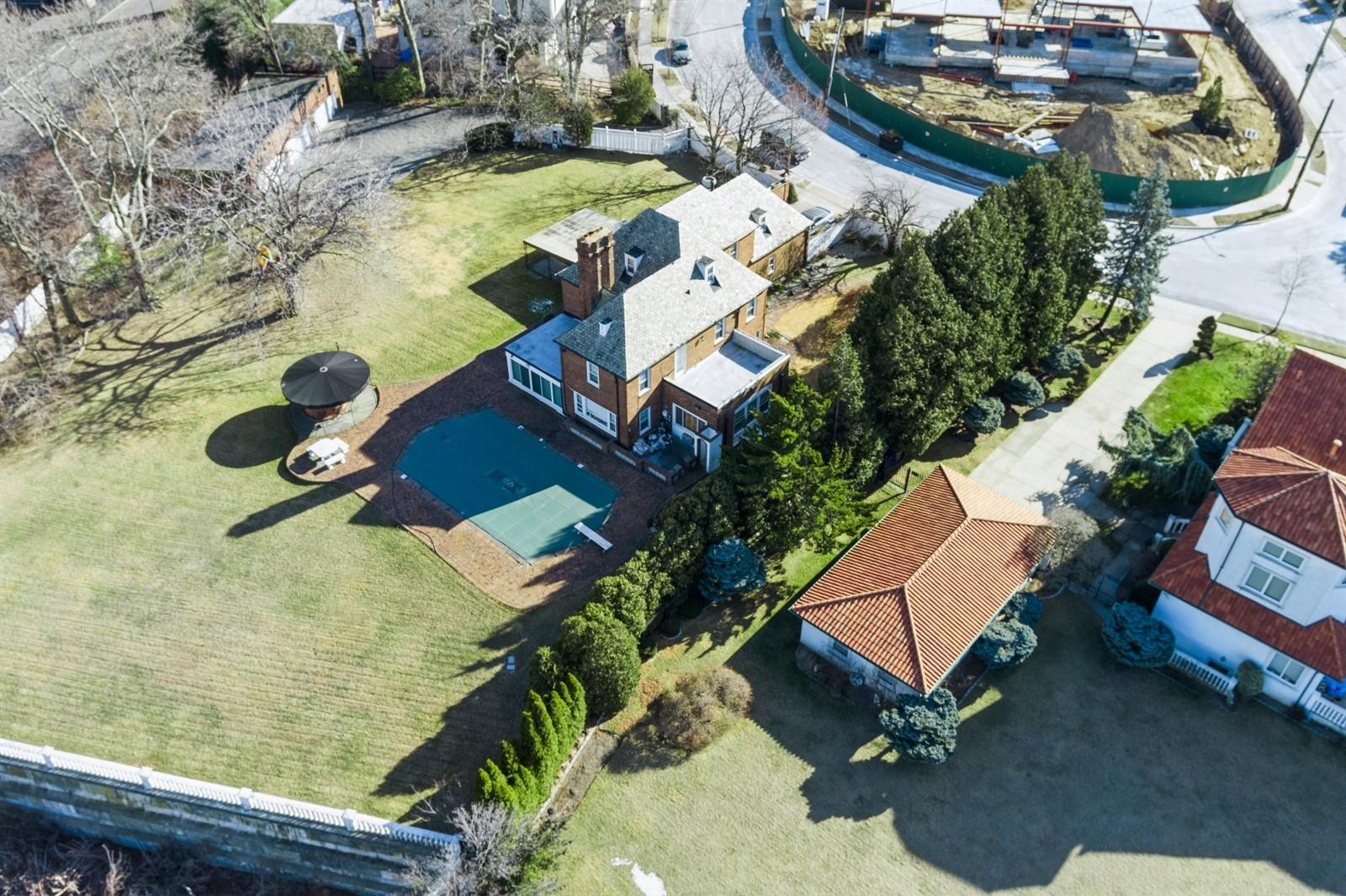 125 Malba Drive Queens, NY 11357 - Photo 19 of 36