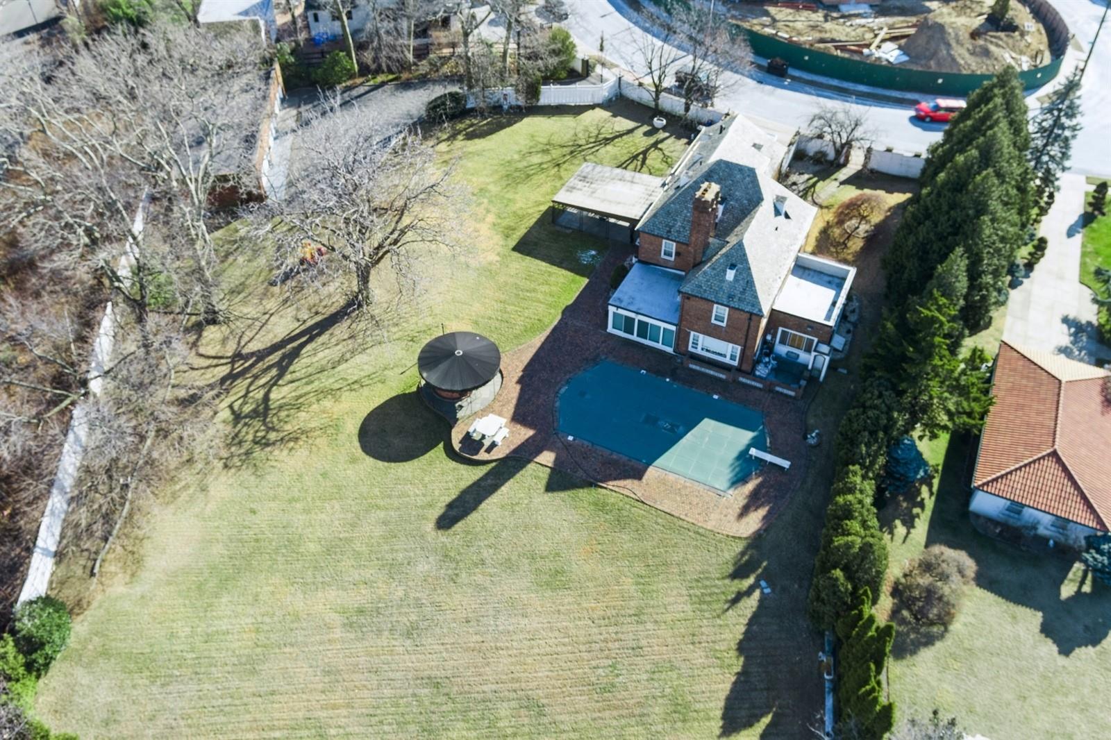 125 Malba Drive Queens, NY 11357 - Photo 20 of 36