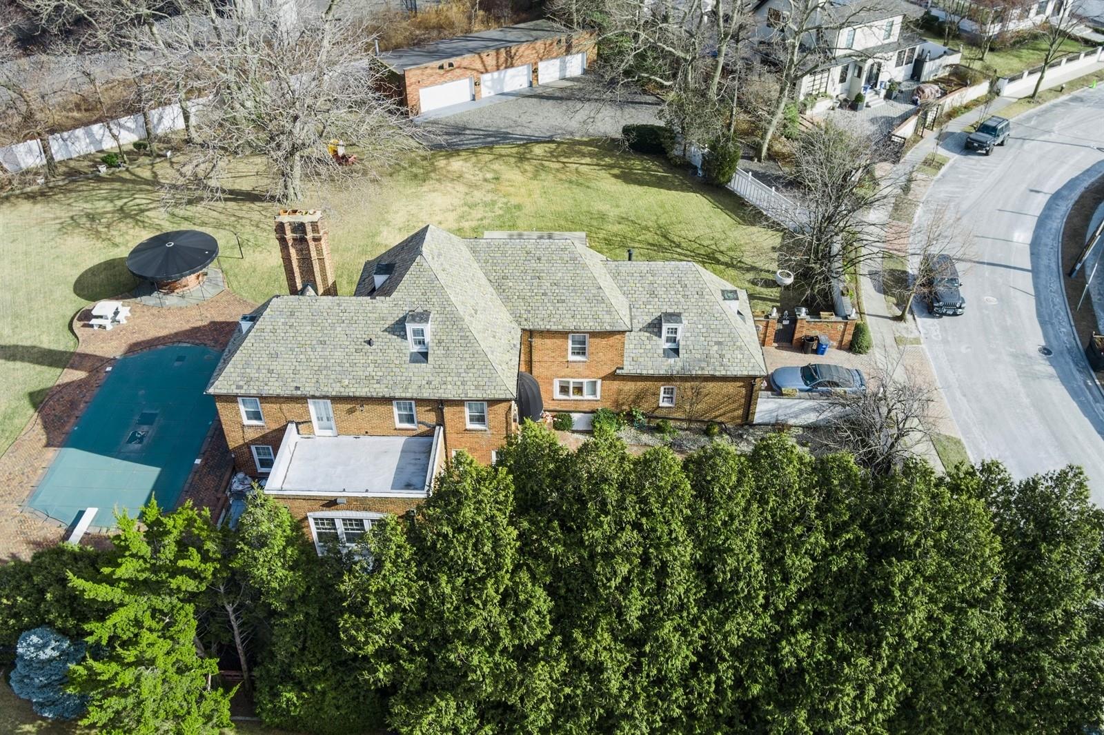 125 Malba Drive Queens, NY 11357 - Photo 5 of 36