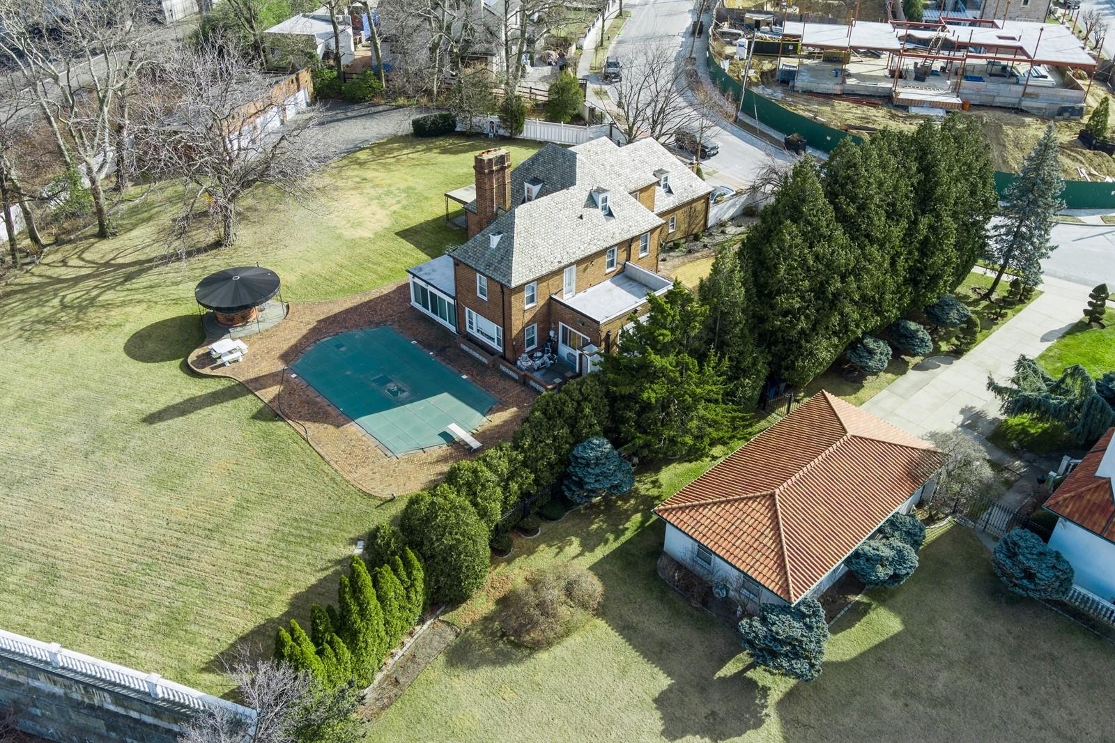 125 Malba Drive Queens, NY 11357 - Photo 6 of 36