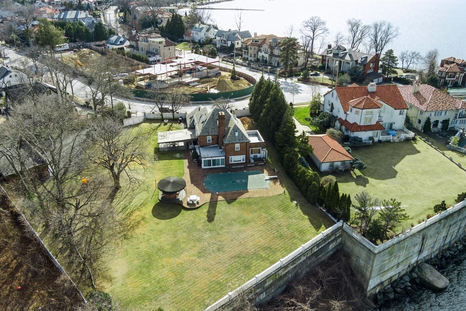 125 Malba Drive Queens, NY 11357 - Photo 7 of 36