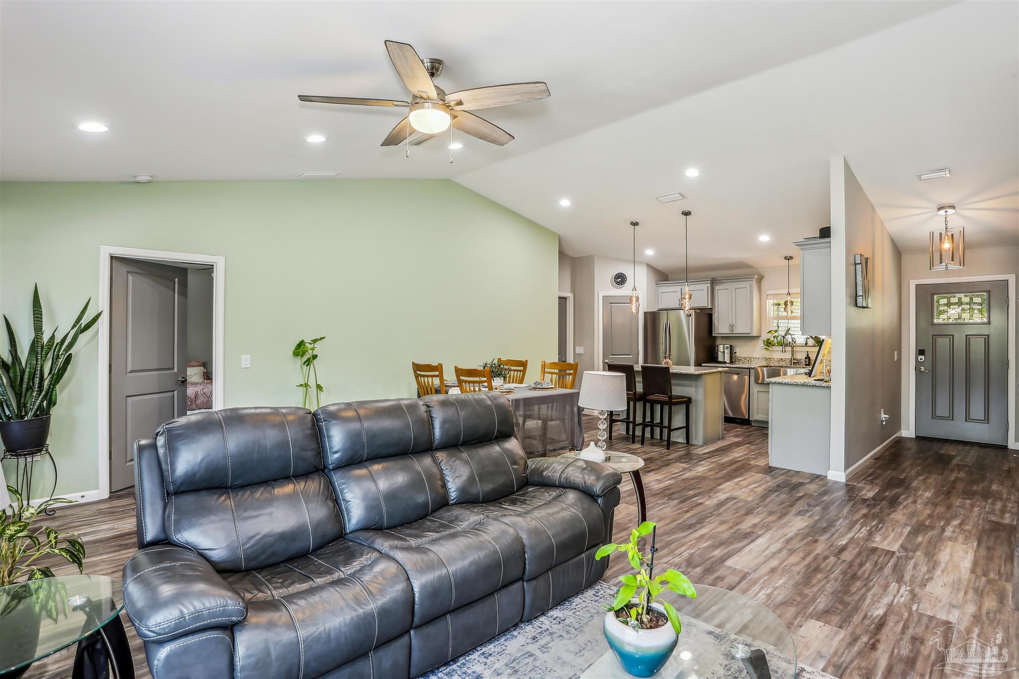 5565 Riviera Drive Milton, FL 32583 - Photo 11 of 30 Gallery Image 11