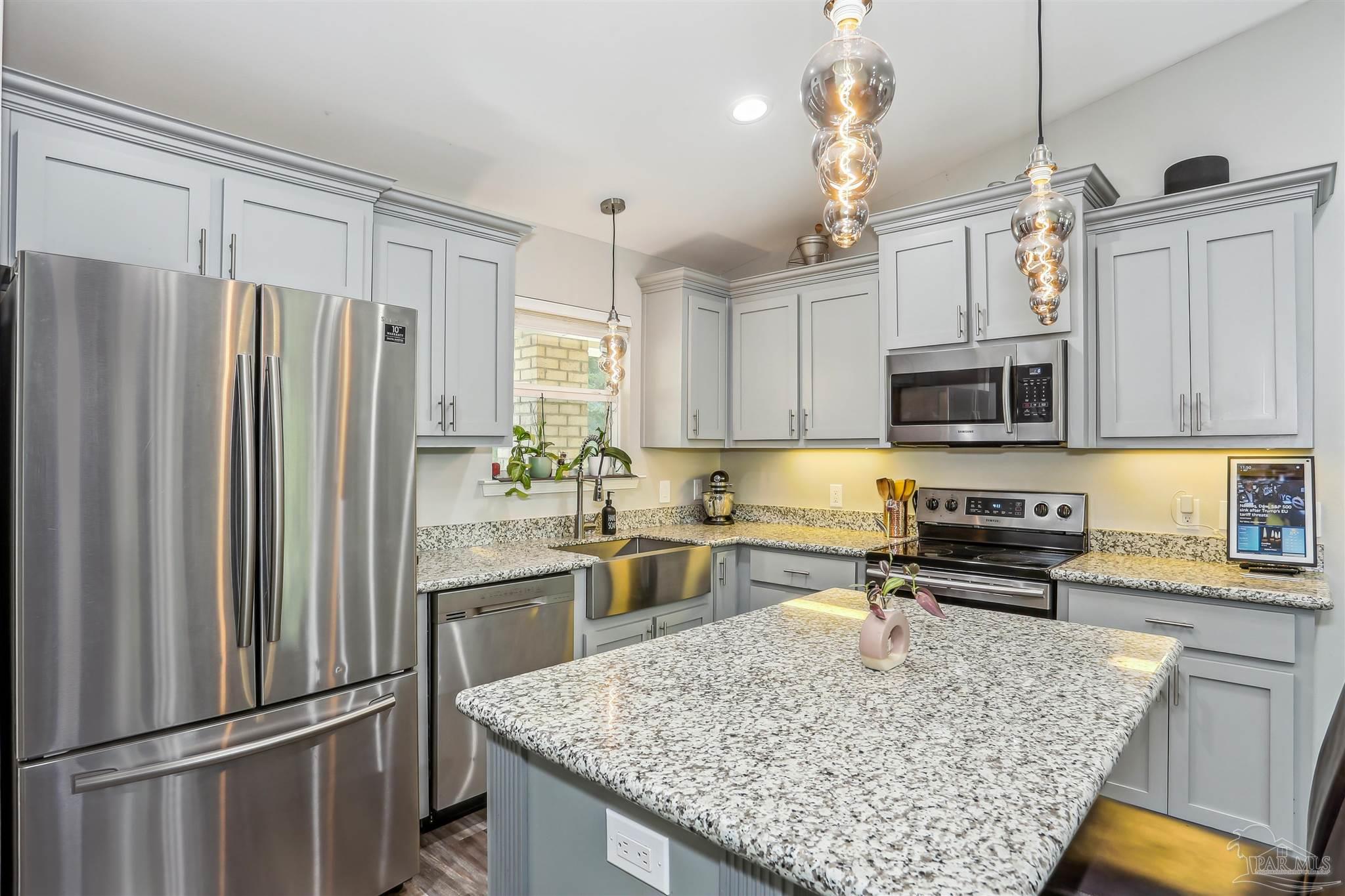 5565 Riviera Drive Milton, FL 32583 - Photo 4 of 30 Gallery Image 4
