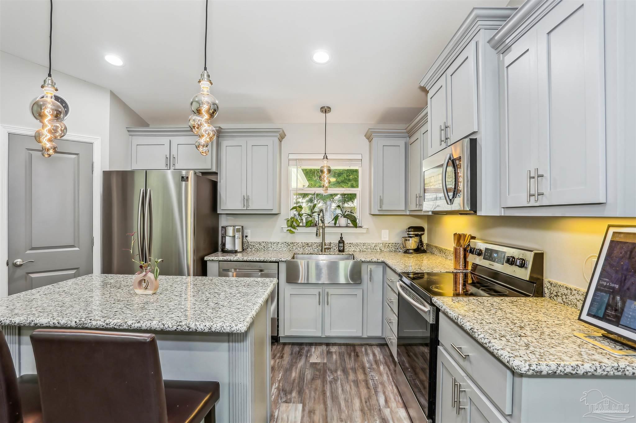 5565 Riviera Drive Milton, FL 32583 - Photo 5 of 30 Gallery Image 5