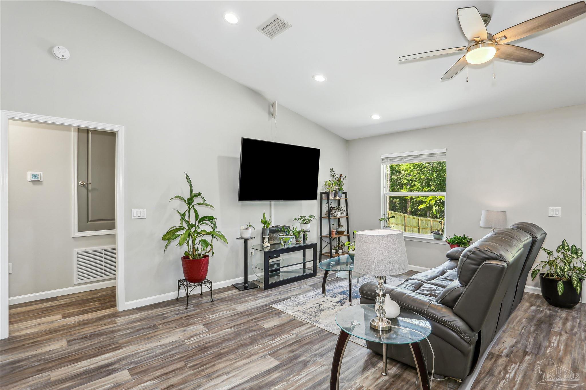 5565 Riviera Drive Milton, FL 32583 - Photo 9 of 30 Gallery Image 9