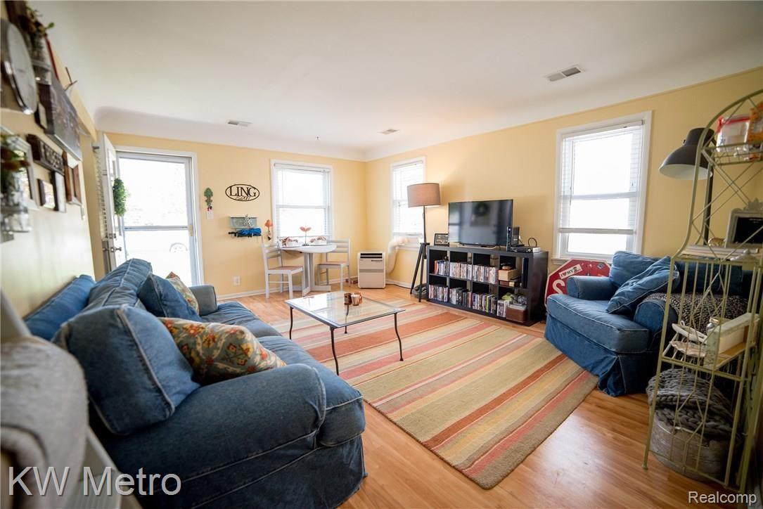4002 Durham Road Royal Oak, MI 48073 - Photo 4 of 14 4002 Durham-02.jpg