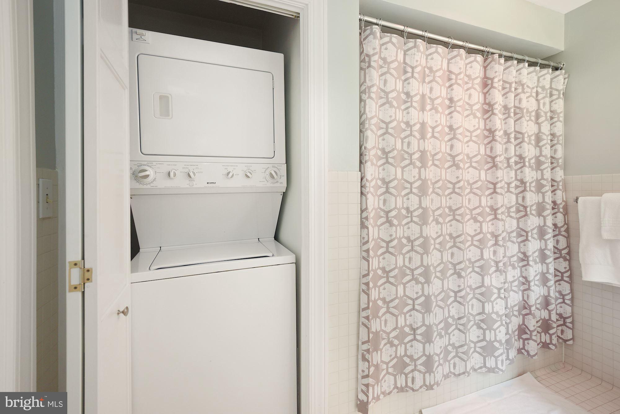 2017 O Street Northwest, Unit 3 Washington, DC 20036 - Photo 18 of 26 Bathroom