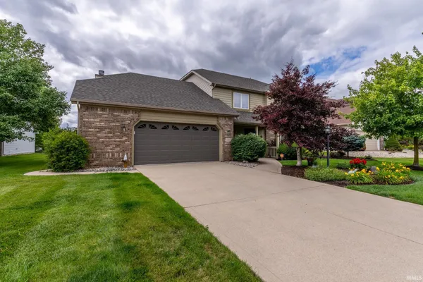 $349,900 | 926 Deer Cliff Court, Fort Wayne, IN 46804