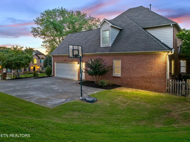 $799,900 | 12151 Brookstone Drive, Knoxville, TN 37934