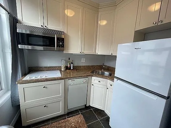 $3,200 | 21 Beacon Street, Unit 6S, Boston, MA 02108