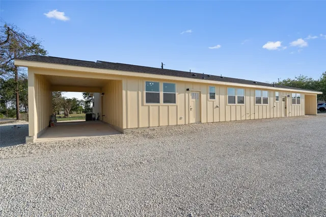 $1,600 | 533 Hackberry Road, Unit A & B, Salado, TX 76571