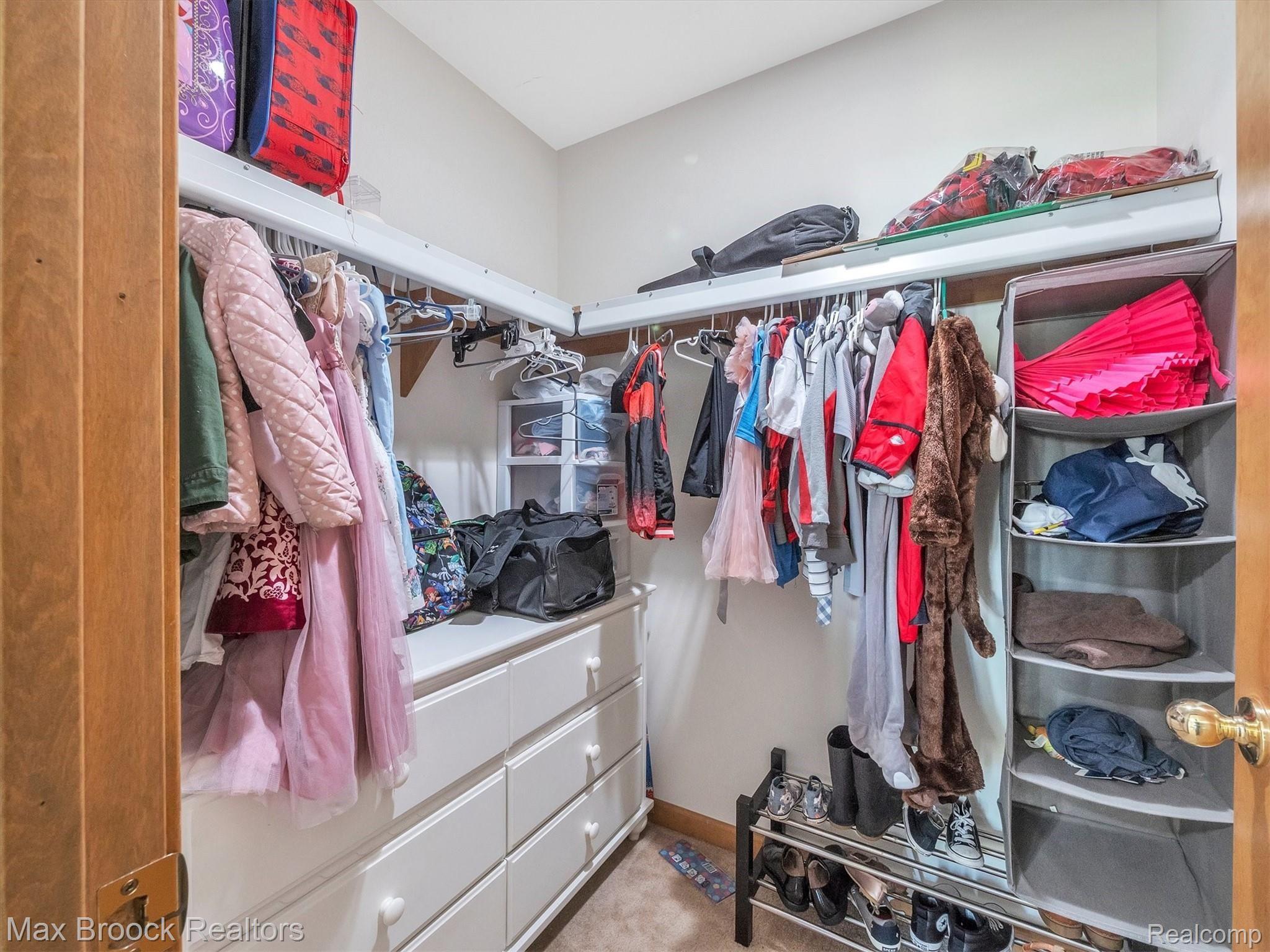 462 South Boulevard West Rochester, MI 48307 - Photo 18 of 44 Bedroom 1 walk-in closet.