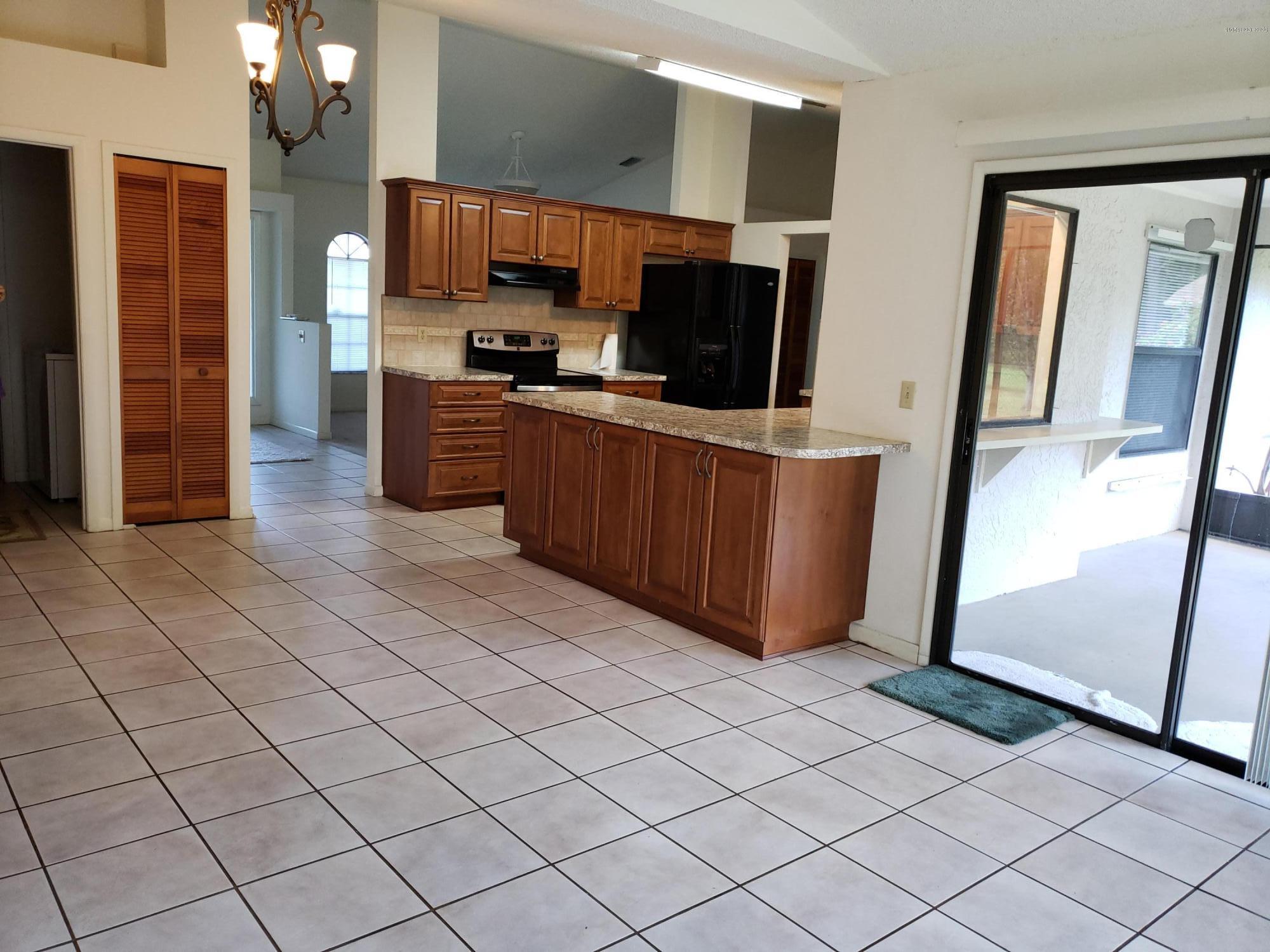 240 Rheine Road Northwest Palm Bay, FL 32907 - Photo 10 of 30 06d