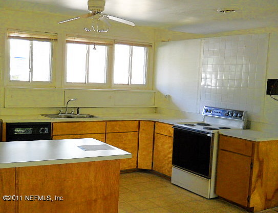 6940 Altama Road Jacksonville, FL 32216 - Photo 2 of 10 KITCHEN