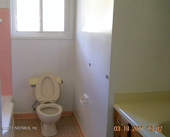 6940 Altama Road Jacksonville, FL 32216 - Photo 8 of 10 GUEST BATH