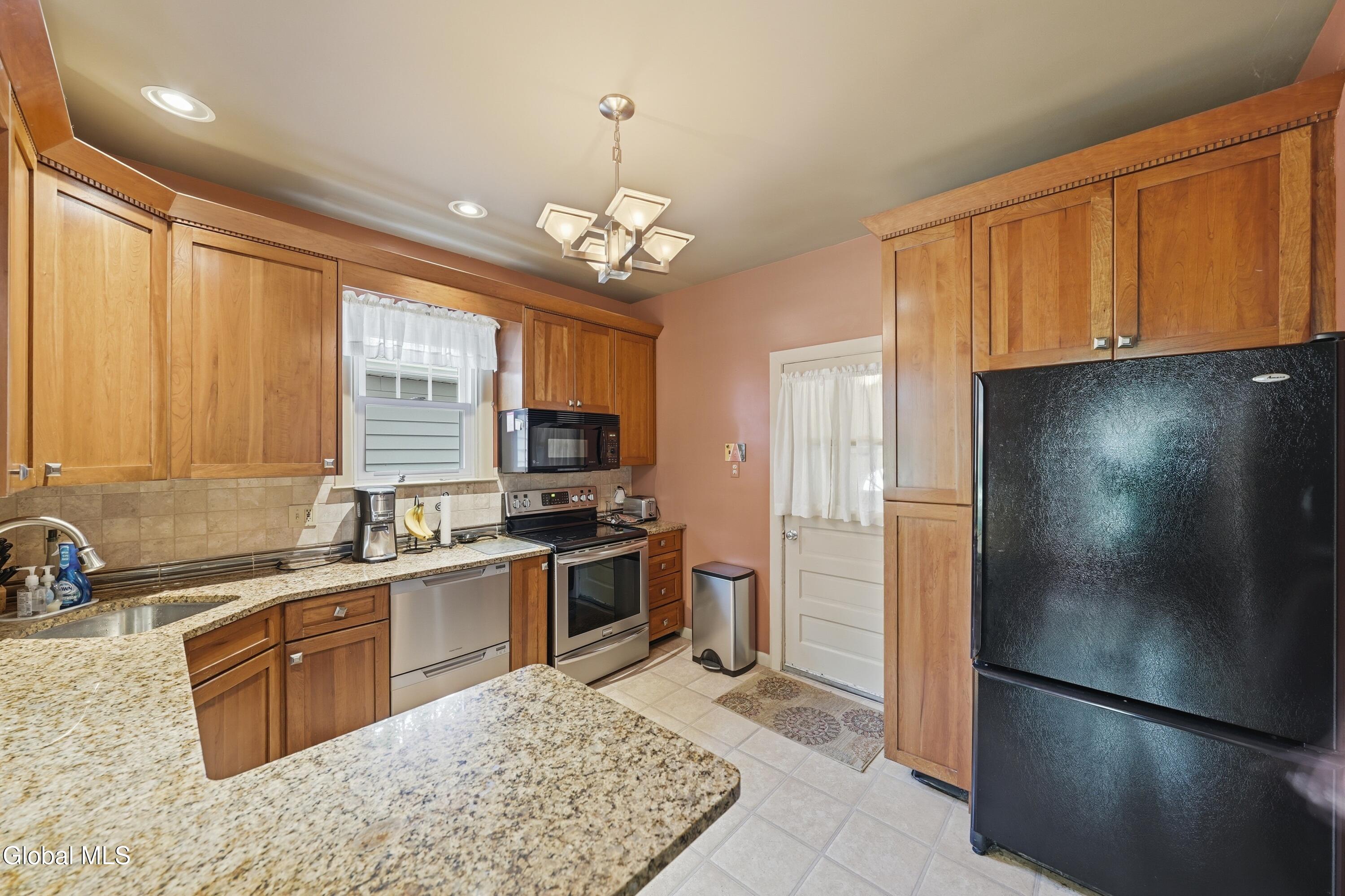 1117 Balltown Road Niskayuna, NY 12309 - Photo 10 of 39 DSC03130