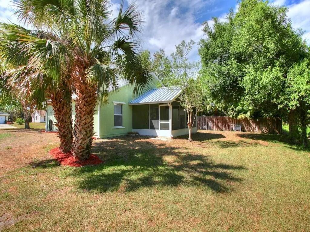 1464 Laconia Street Sebastian, FL 32958 - Photo 3 of 15 beyc68e3cac596705