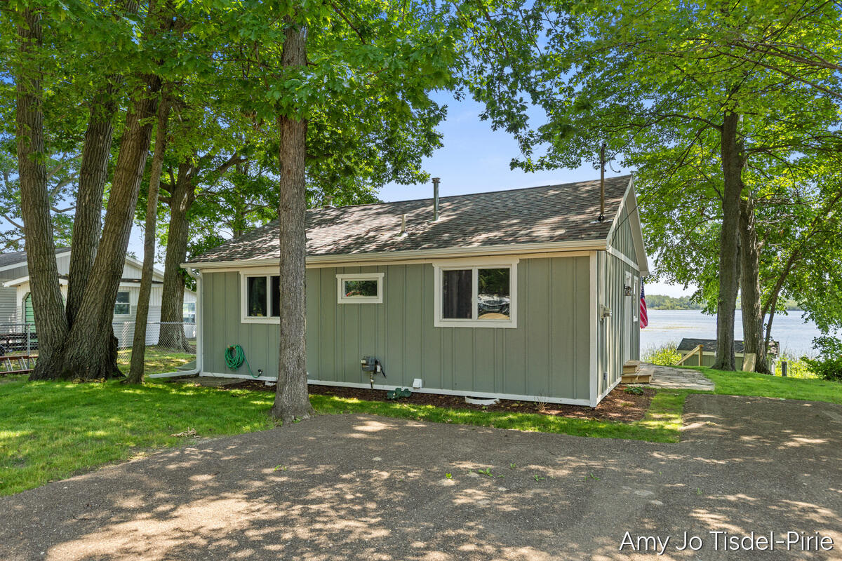 1760 South Colonel Point Crystal, MI 48818 - Photo 1 of 25 1760-S-Colonel_002