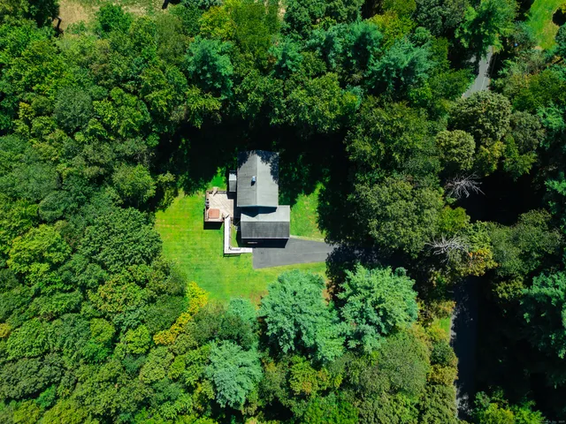 $650,000 | 124 Bagburn Hill Road, Monroe, CT 06468