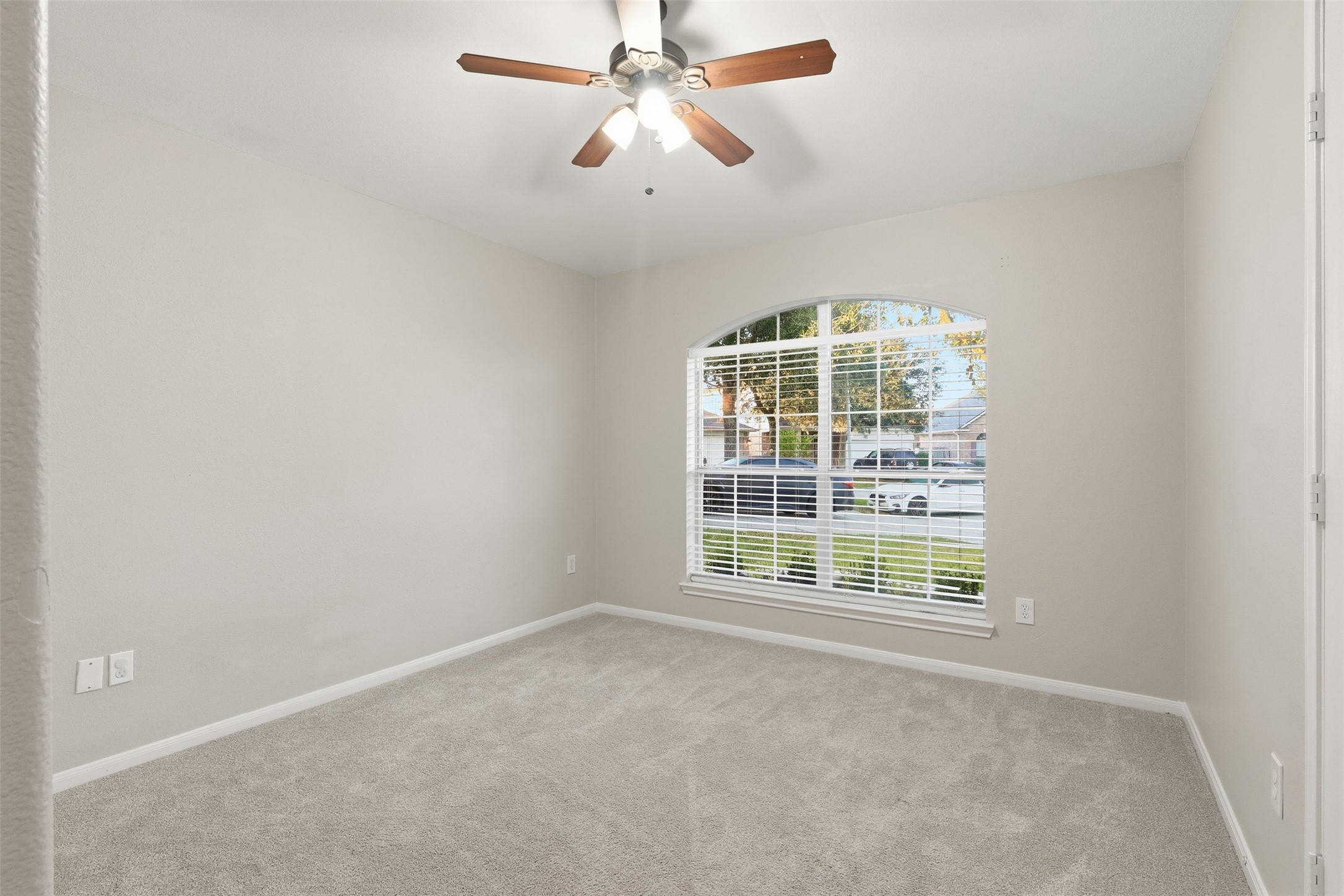 6006 Wilcox Point Drive Spring, TX 77388 - Photo 5 of 30 an empty room with a window