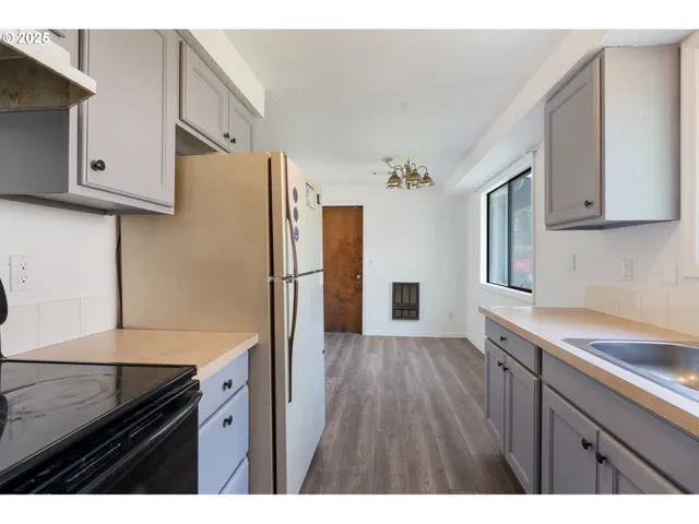 $699,999 | 6025 Southwest Cherryhill Drive, Beaverton, OR 97008