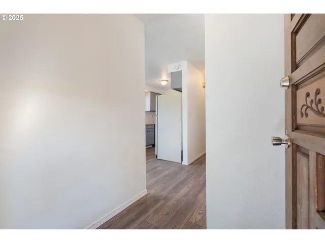 $699,999 | 6025 Southwest Cherryhill Drive, Beaverton, OR 97008