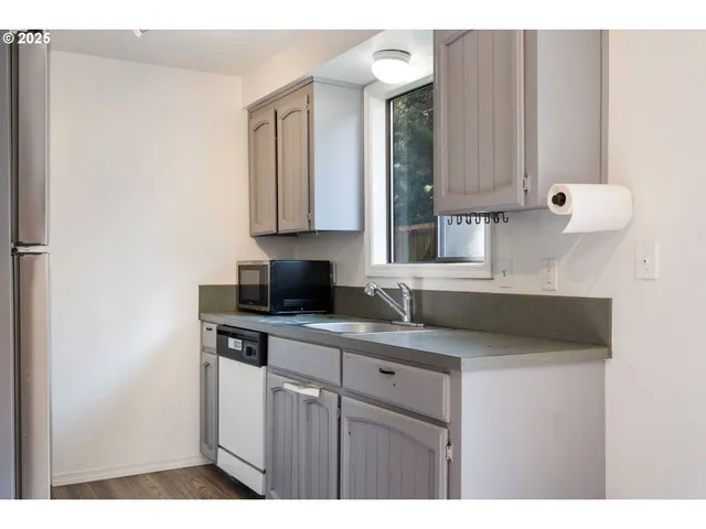 $699,999 | 6025 Southwest Cherryhill Drive, Beaverton, OR 97008