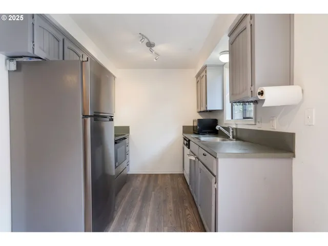 $699,999 | 6025 Southwest Cherryhill Drive, Beaverton, OR 97008