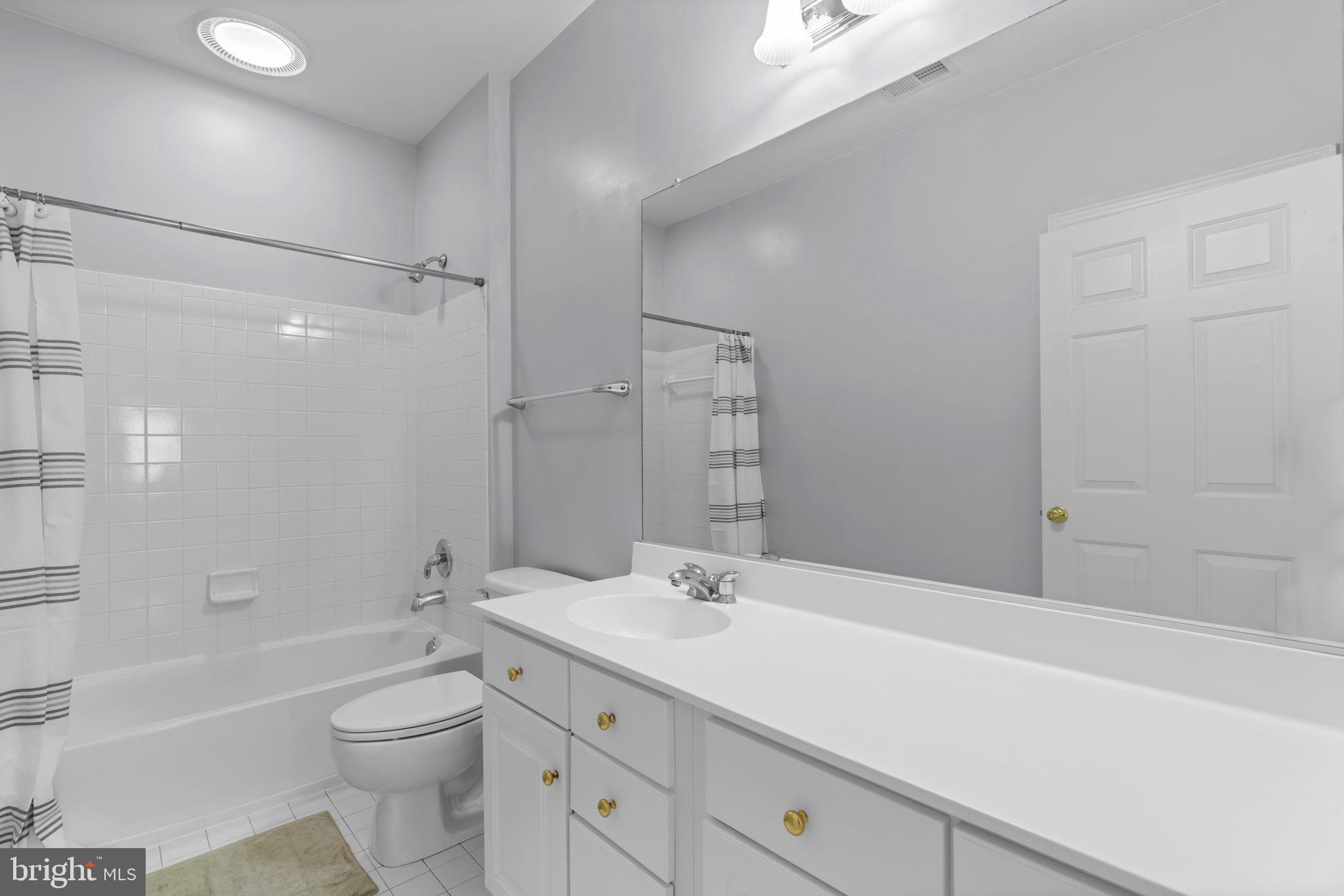 1377 Main Street Gaithersburg, MD 20878 - Photo 39 of 60 Full Bathroom