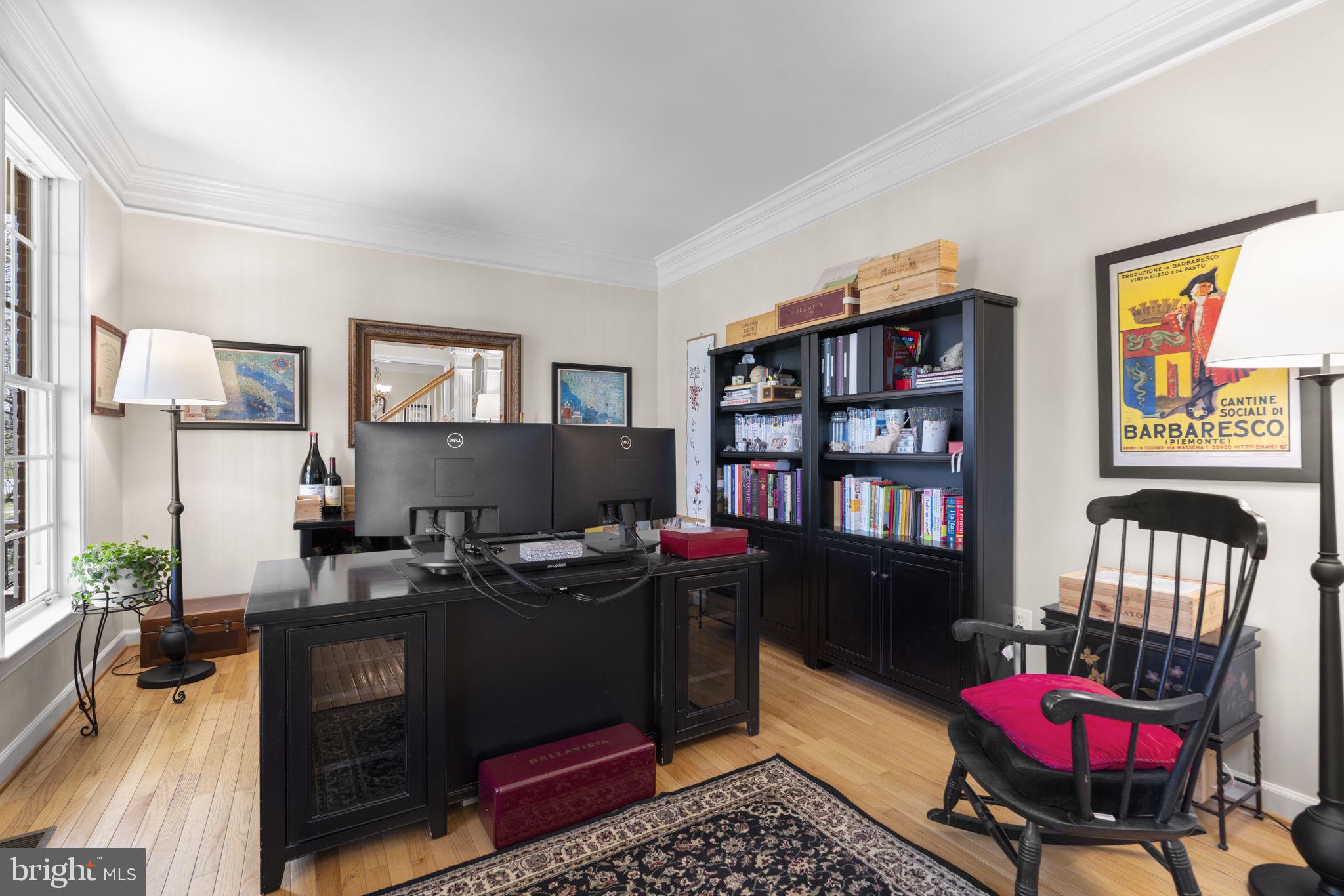 1377 Main Street Gaithersburg, MD 20878 - Photo 4 of 60 Living Room