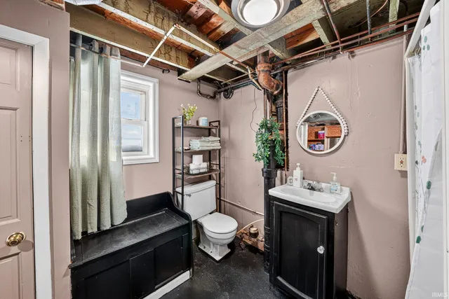 $169,900 | 2424 Normandy Drive, Mishawaka, IN 46545