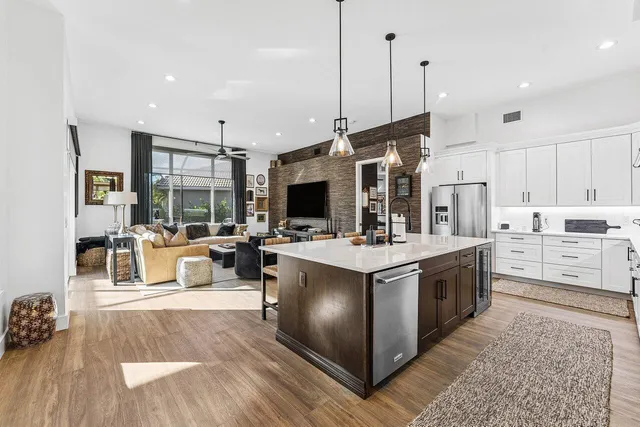 $999,900 | 6998 Southeast Sleepy Hollow Lane, Stuart, FL 34997