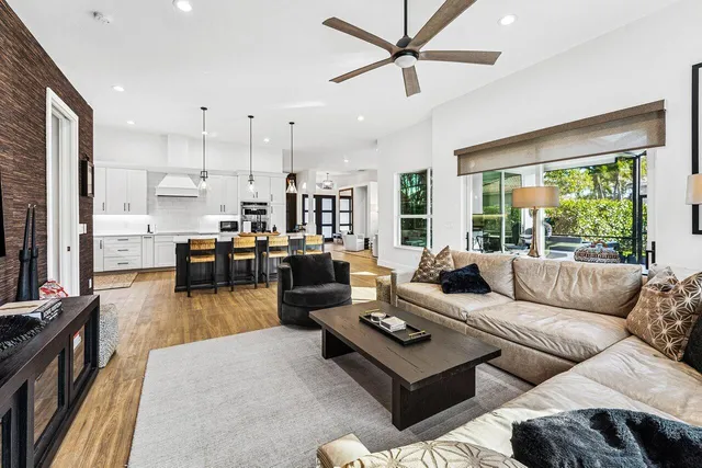 $999,900 | 6998 Southeast Sleepy Hollow Lane, Stuart, FL 34997