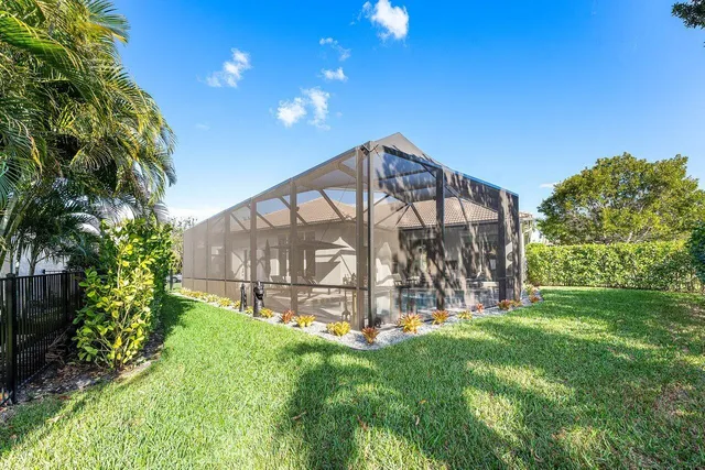 $999,900 | 6998 Southeast Sleepy Hollow Lane, Stuart, FL 34997