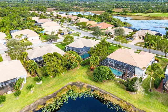 $999,900 | 6998 Southeast Sleepy Hollow Lane, Stuart, FL 34997