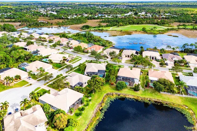 $999,900 | 6998 Southeast Sleepy Hollow Lane, Stuart, FL 34997