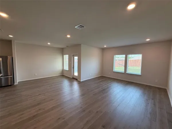 $1,950 | 701 Sunlight Loop, Princeton, TX 75407