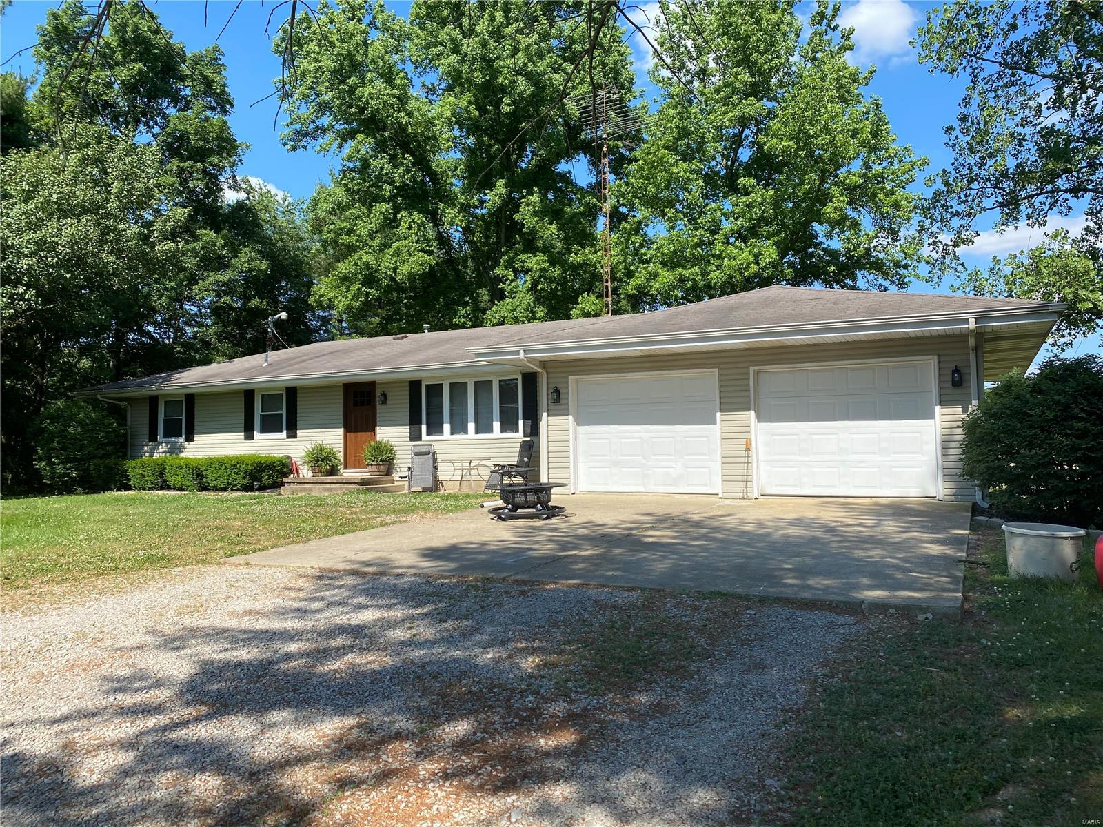 2660 Metcalf Road Iuka, IL 62849 - Photo 1 of 28
