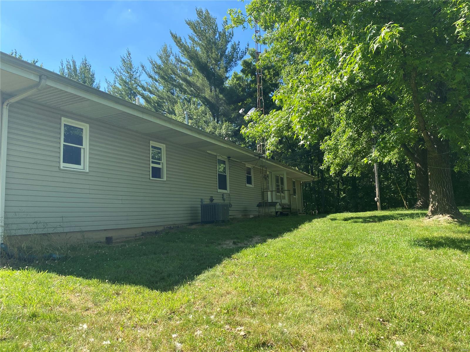 2660 Metcalf Road Iuka, IL 62849 - Photo 6 of 28