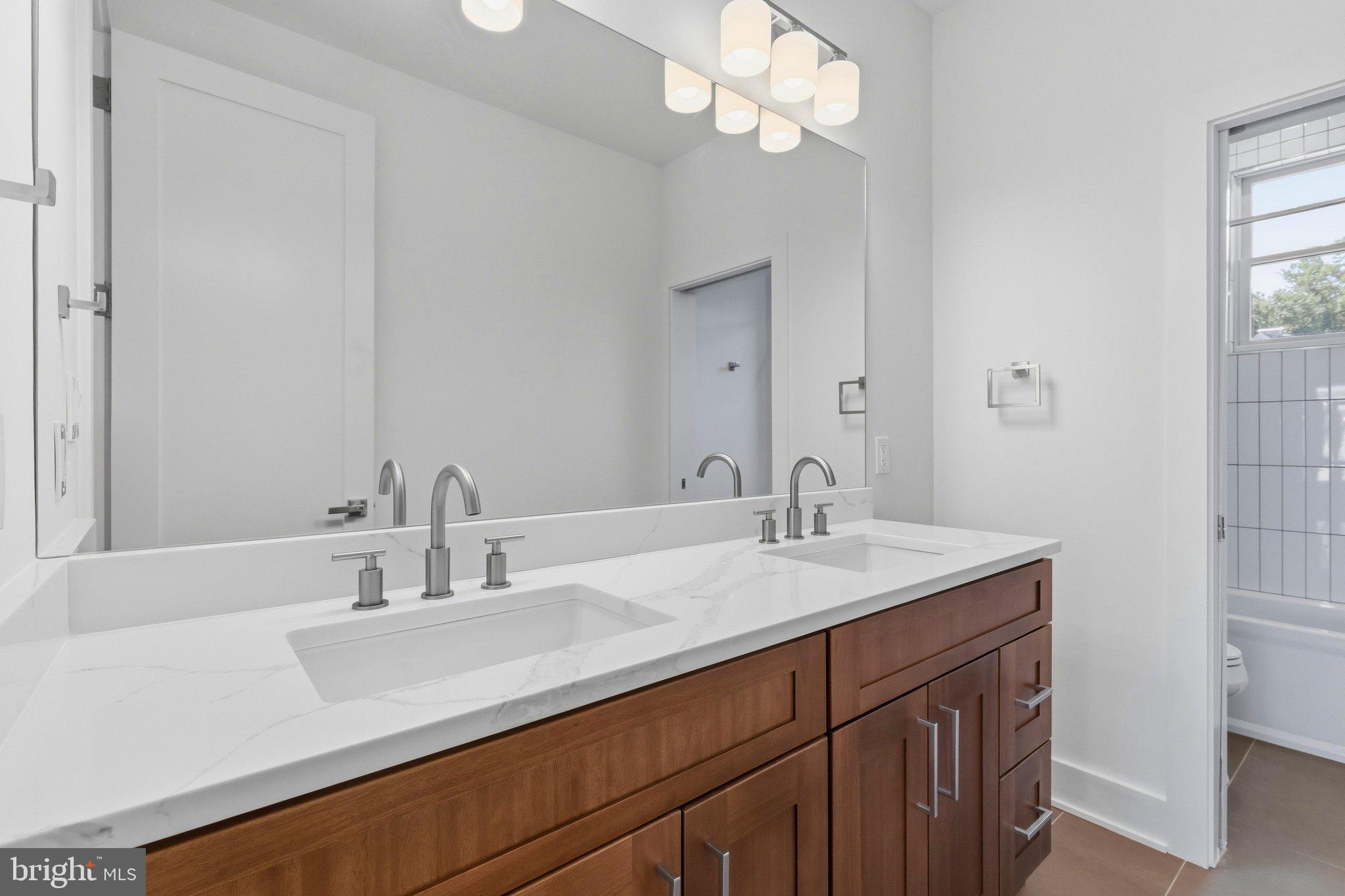 4008 Burke Station Road Fairfax, VA 22032 - Photo 30 of 41 Full Bath