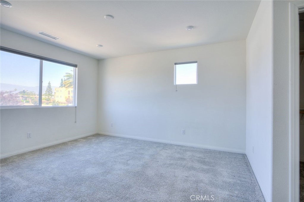 202 Bonita Lane Rialto, CA 92376 - Photo 20 of 43