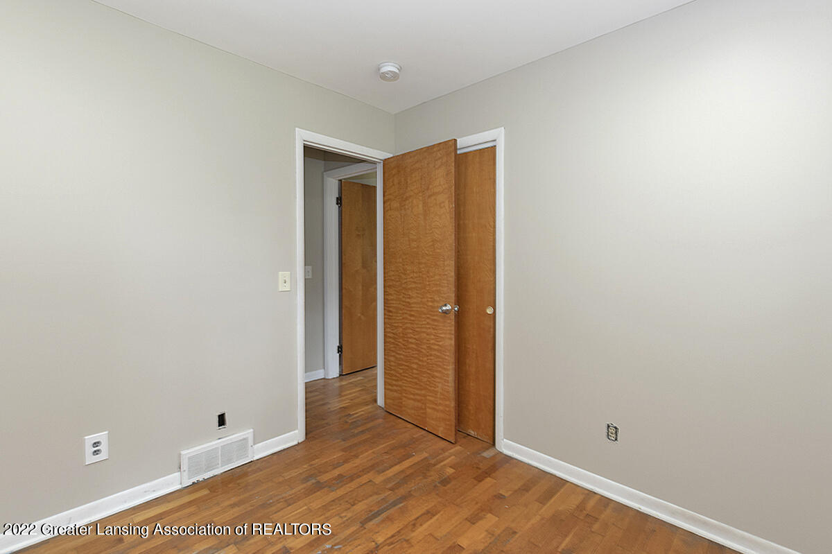 6395 Shoeman Road Haslett, MI 48840 - Photo 17 of 25 17