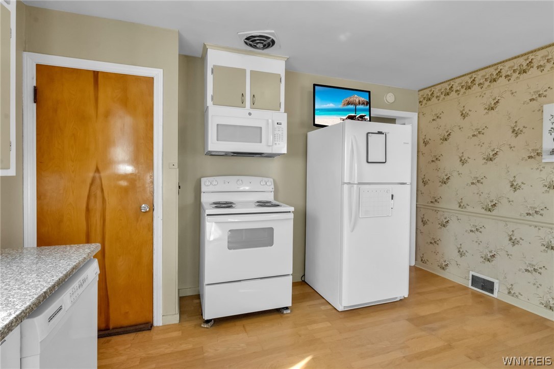 9471 York Road Le Roy, NY 14482 - Photo 11 of 36