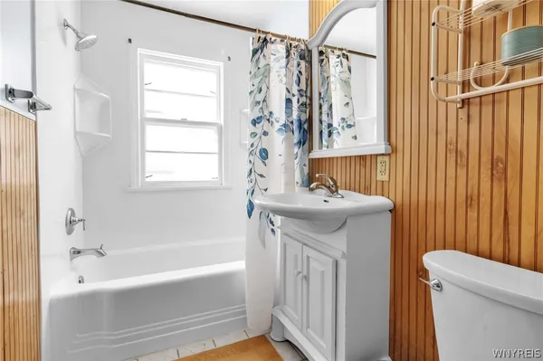 $225,000 | 9471 York Road, Le Roy, NY 14482